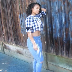 Meet your Posher, Nesya